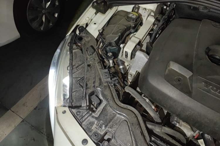 Used Volvo S60 2015 S60L 2.0T Smart Drive Edition Engine Bay Right
