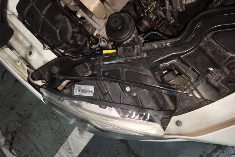 Used Volvo S60 2015 S60L 2.0T Zhiyuan Edition Engine Bay Right