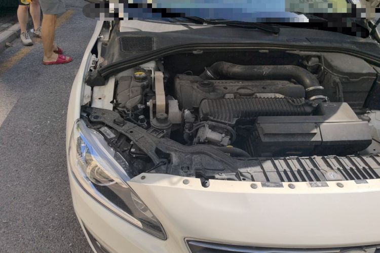 Used Volvo S60 2015 S60L 2.0T Zhiyuan Edition Engine Bay Right