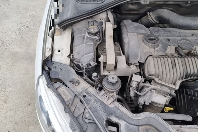 Used Volvo S60 2015 S60L 2.0T Zhiyuan Edition Engine Bay Right