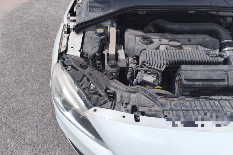 Used Volvo S60 2015 S60L 2.0T Zhiyuan Edition Engine Bay Right