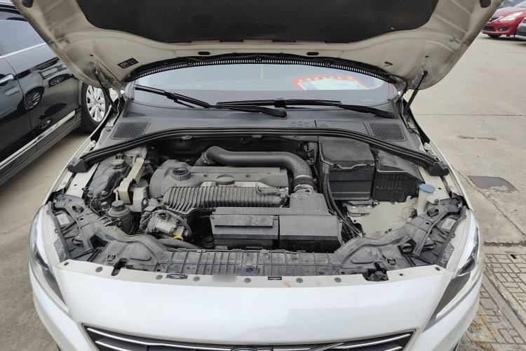 Used Volvo S60 2015 S60L 2.0T Zhiyuan Edition Engine Bay
