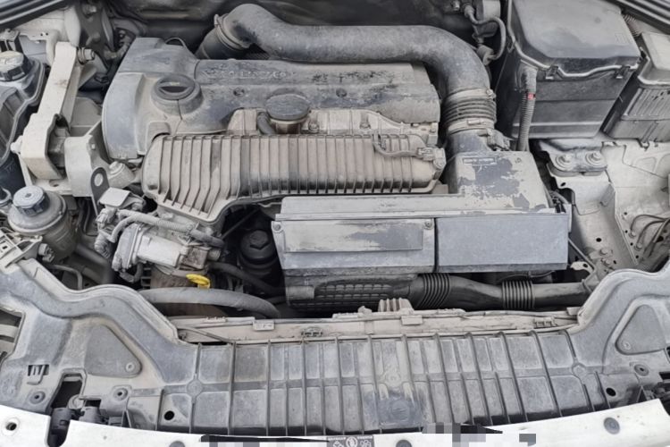 Used Volvo S60 2015 S60L 2.0T Zhiyuan Edition Engine Bay