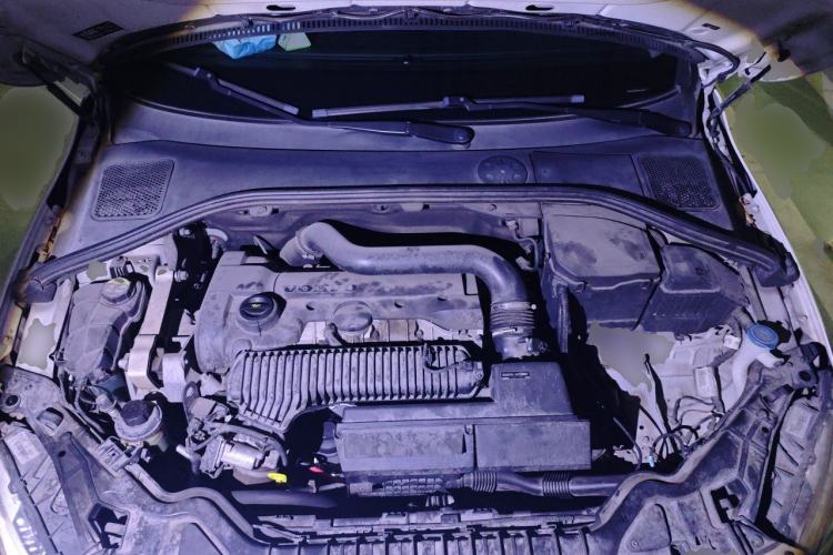 Used Volvo S60 2015 S60L 2.0T Zhiyuan Edition Engine Bay