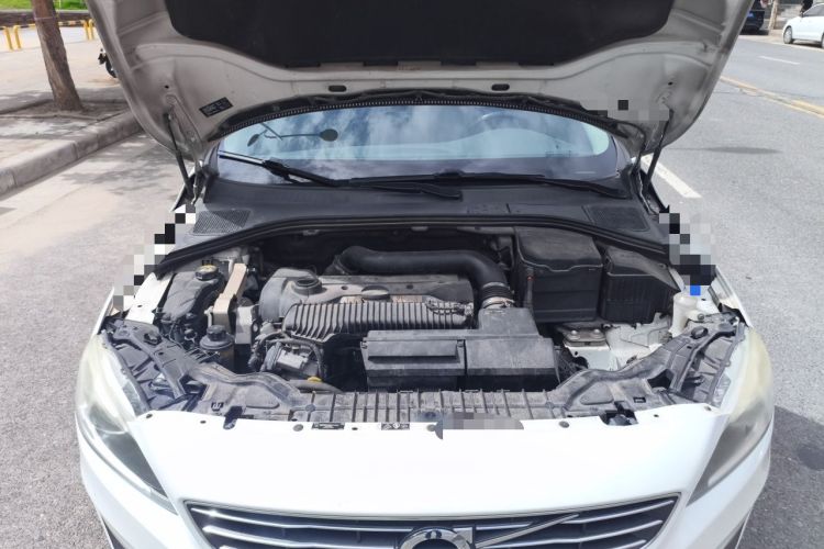 Used Volvo S60 2015 S60L 2.0T Zhiyuan Edition Engine Bay