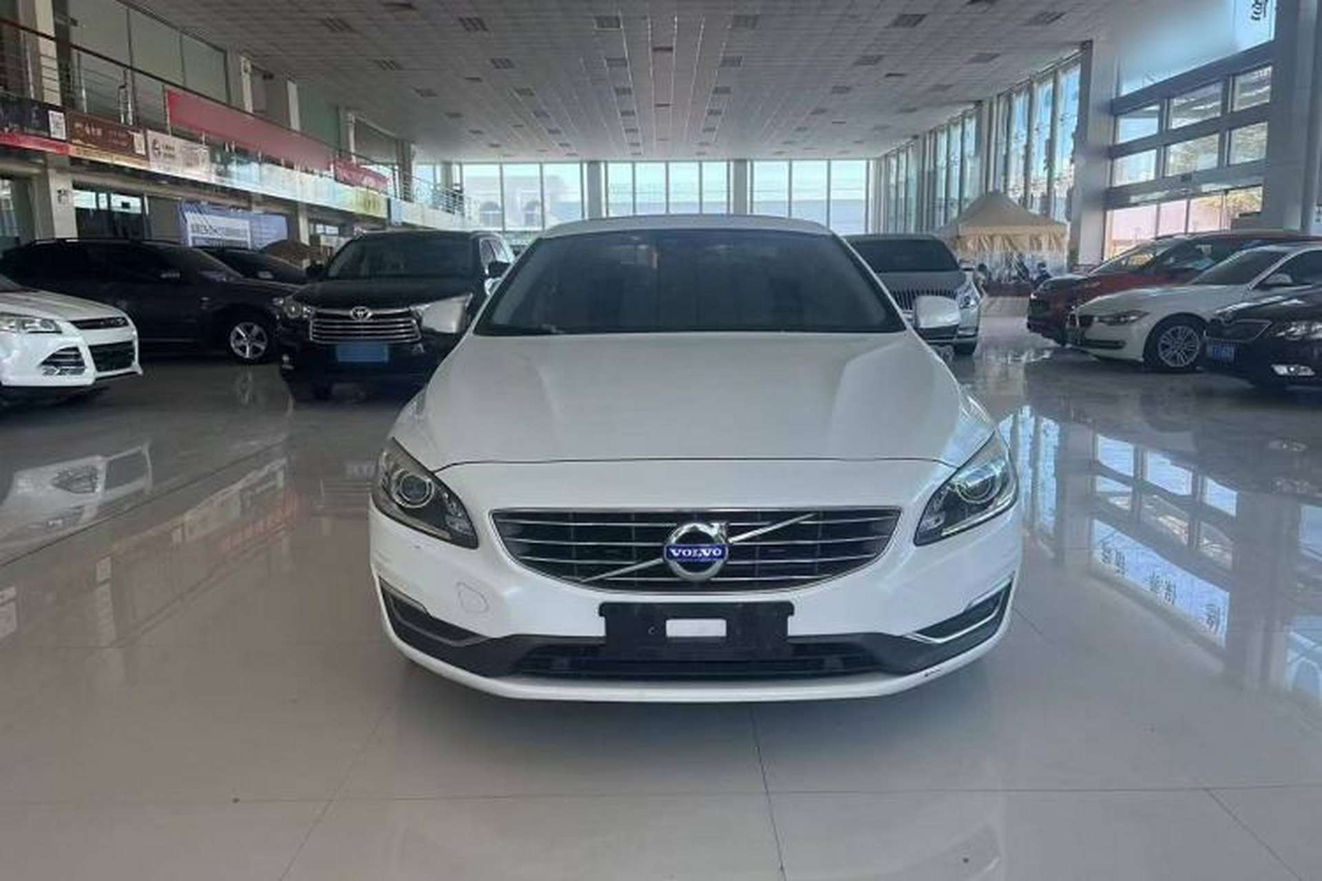 Used Volvo S60 2015 S60L 2.0T Zhiyuan Edition Exterior 1