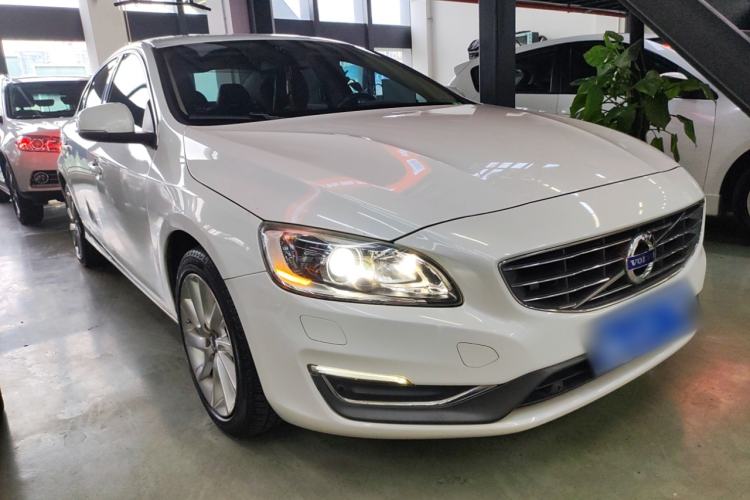 Used Volvo S60 2015 S60L 2.0T Zhiyuan Edition Exterior 2