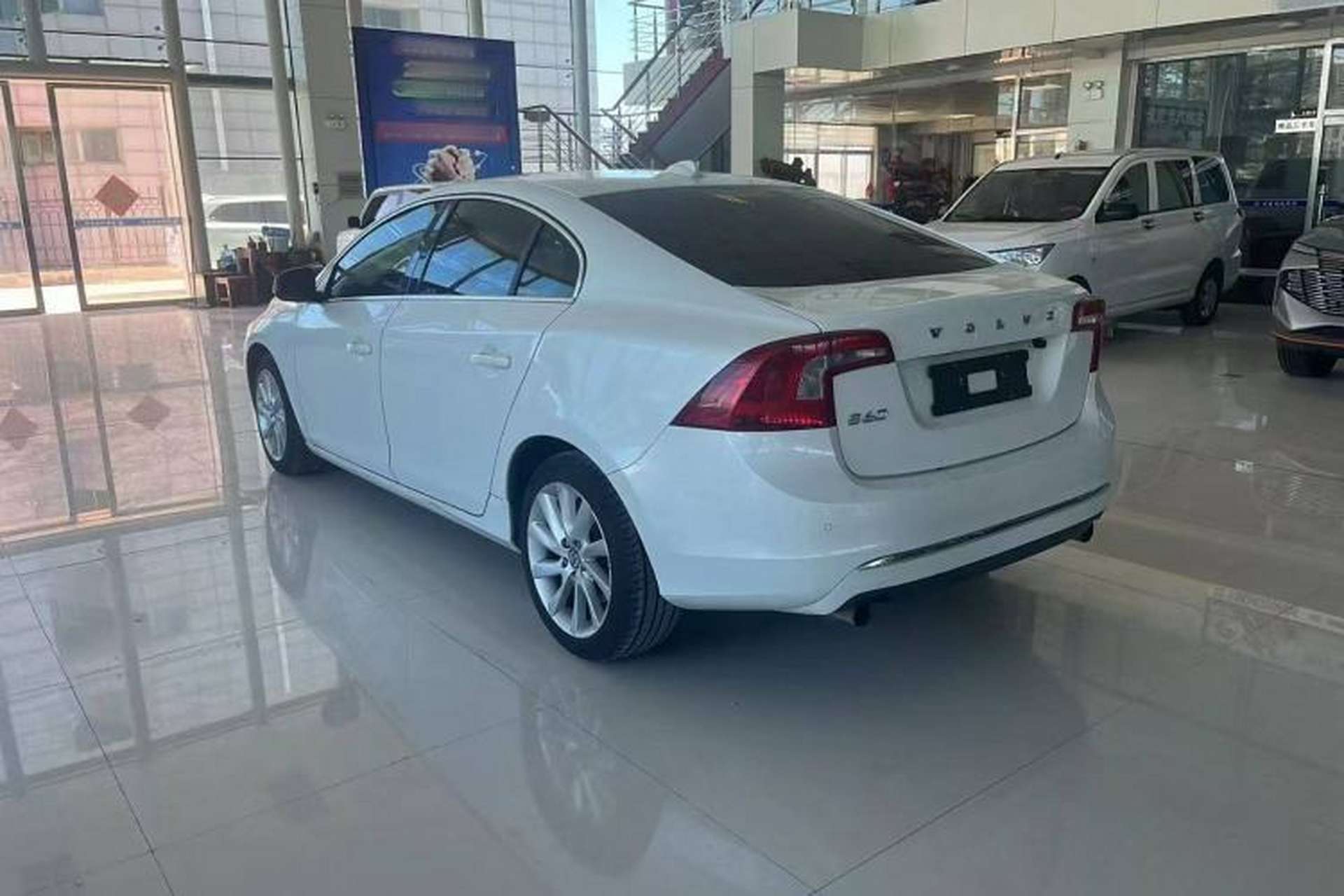Used Volvo S60 2015 S60L 2.0T Zhiyuan Edition Exterior 3