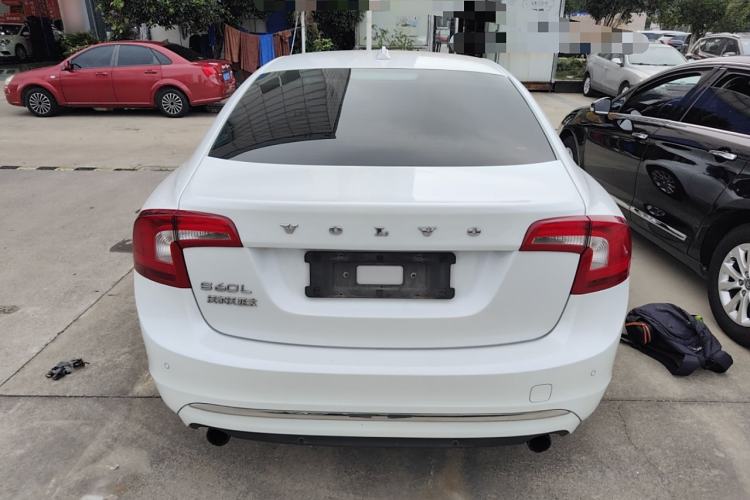 Used Volvo S60 2015 S60L 2.0T Zhiyuan Edition Exterior 4