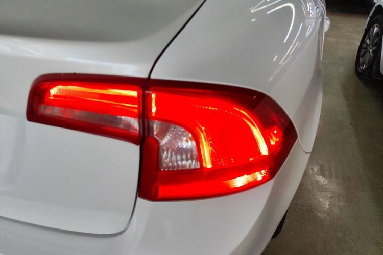 Used Volvo S60 2015 S60L 2.0T Zhiyuan Edition Exterior 6