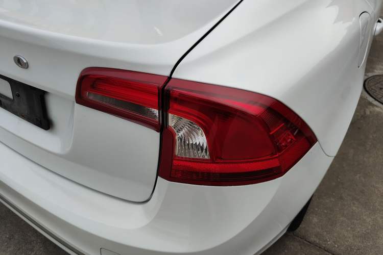 Used Volvo S60 2015 S60L 2.0T Zhiyuan Edition Exterior 6