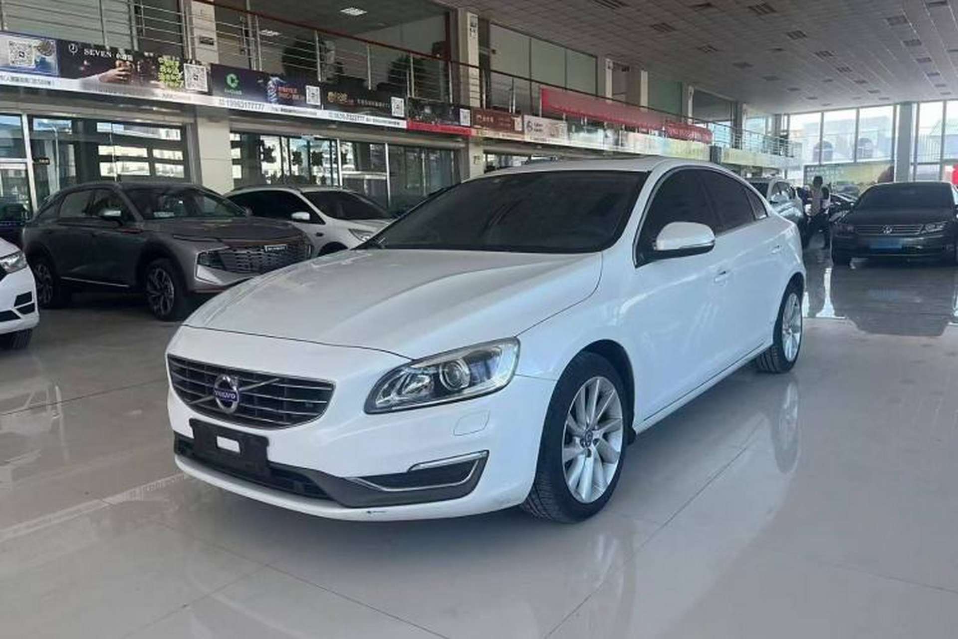Used Volvo S60 2015 S60L 2.0T Zhiyuan Edition Front Left 45 Deg
