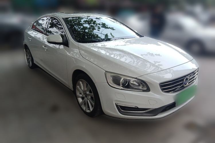 Used Volvo S60 2015 S60L 2.0T Zhiyuan Edition Front Right 45 Deg