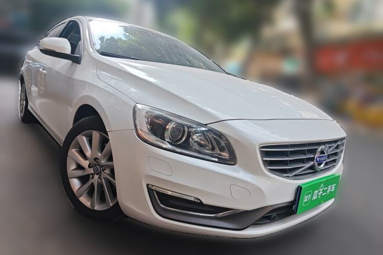 Used Volvo S60 2015 S60L 2.0T Zhiyuan Edition Front Right 45 Deg