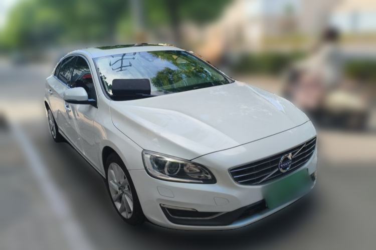Used Volvo S60 2015 S60L 2.0T Zhiyuan Edition Front Right 45 Deg