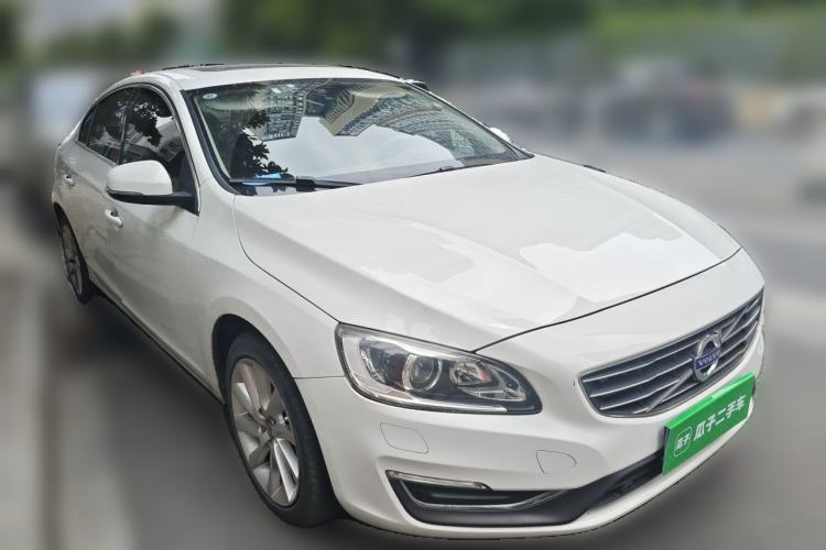 Used Volvo S60 2015 S60L 2.0T Zhiyuan Edition Front Right 45 Deg