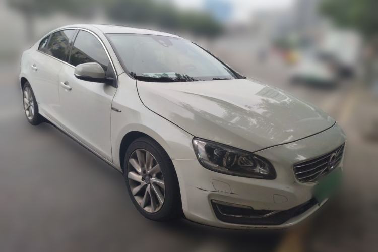 Used Volvo S60 2015 S60L 2.0T Zhiyuan Edition Front Right 45 Deg