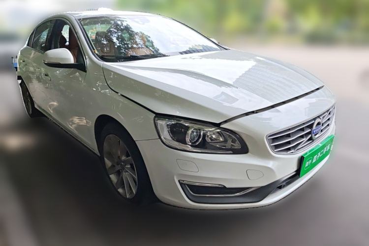 Used Volvo S60 2015 S60L 2.0T Zhiyuan Edition Front Right 45 Deg