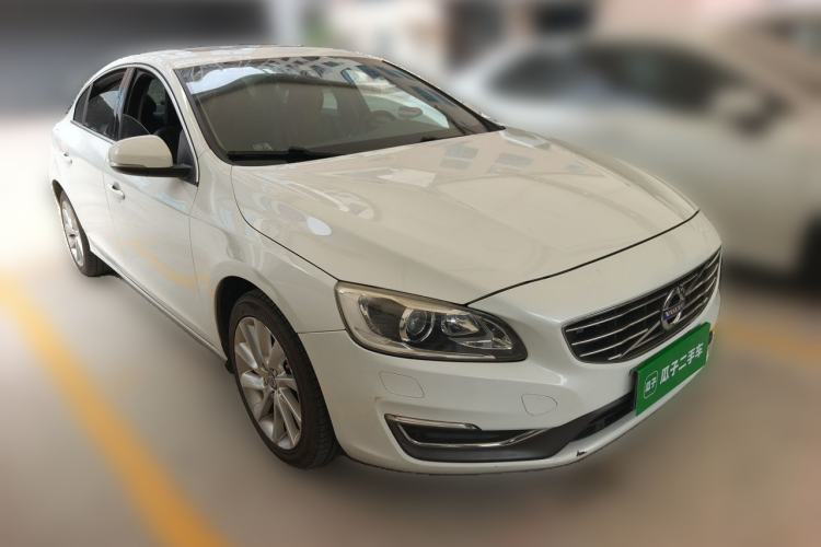 Used Volvo S60 2015 S60L 2.0T Zhiyuan Edition Front Right 45 Deg