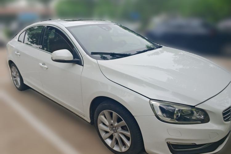 Used Volvo S60 2015 S60L 2.0T Zhiyuan Edition Front Right 45 Deg