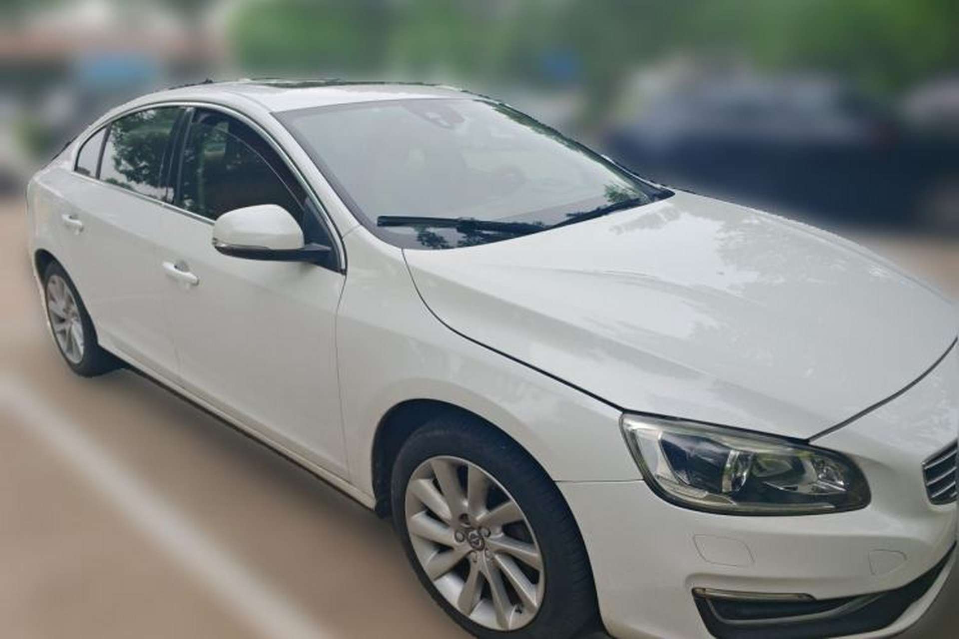 Used Volvo S60 2015 S60L 2.0T Zhiyuan Edition Front Right 45 Deg
