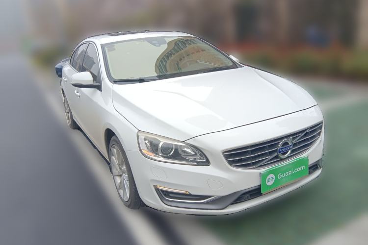 Used Volvo S60 2015 S60L 2.0T Zhiyuan Edition Front Right 45 Deg