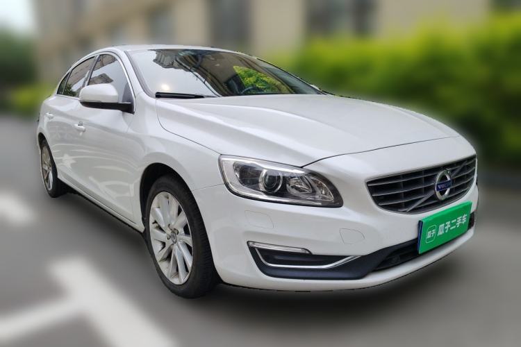 Used Volvo S60 2015 S60L 2.0T Zhiyuan Edition Front Right 45 Deg