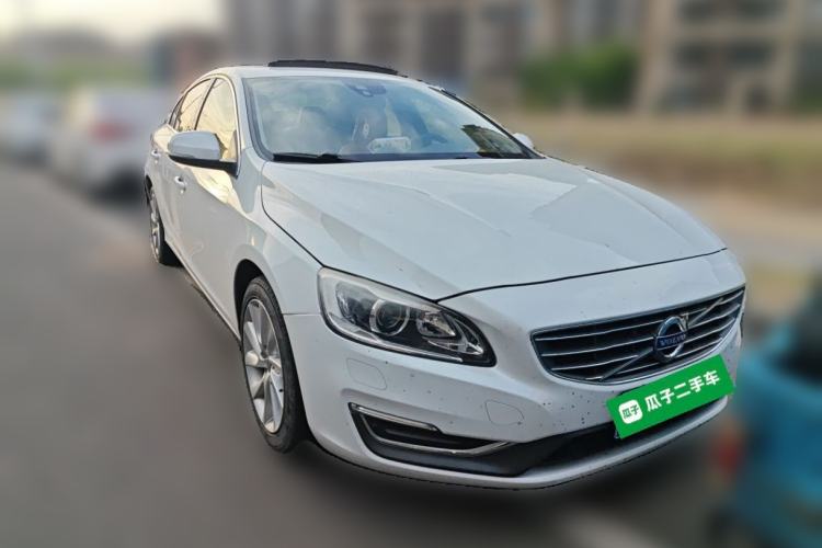 Used Volvo S60 2015 S60L 2.0T Zhiyuan Edition Front Right 45 Deg