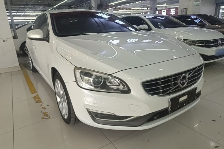 Used Volvo S60 2015 S60L 2.0T Zhiyuan Edition Front Right 45 Deg
