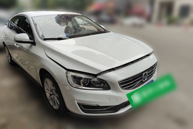 Used Volvo S60 2015 S60L 2.0T Zhiyuan Edition Front Right 45 Deg