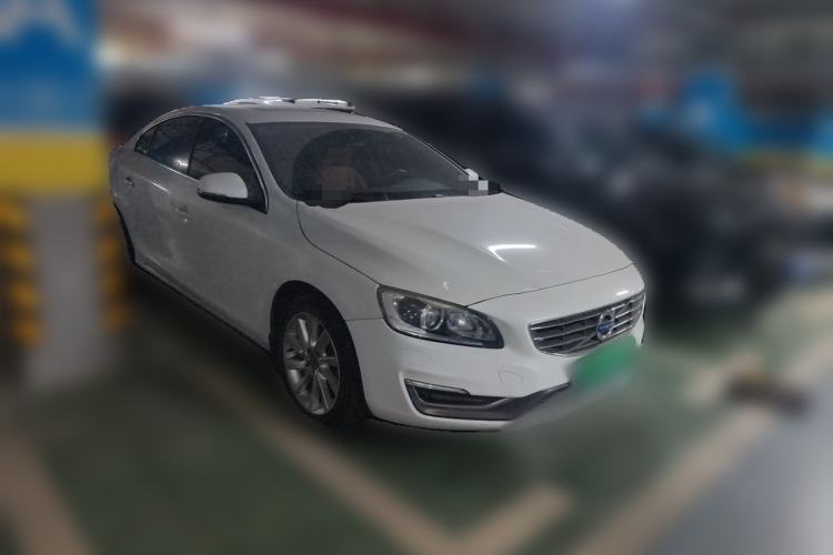 Used Volvo S60 2015 S60L 2.0T Zhiyuan Edition Front Right 45 Deg