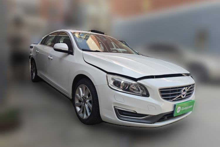 Used Volvo S60 2015 S60L 2.0T Zhiyuan Edition Front Right 45 Deg