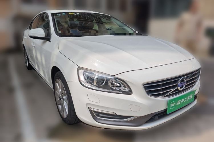Used Volvo S60 2015 S60L 2.0T Zhiyuan Edition Front Right 45 Deg