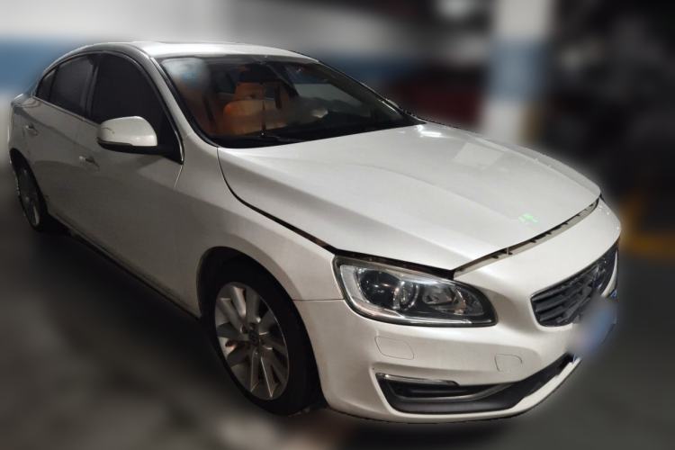 Used Volvo S60 2015 S60L 2.0T Zhiyuan Edition Front Right 45 Deg