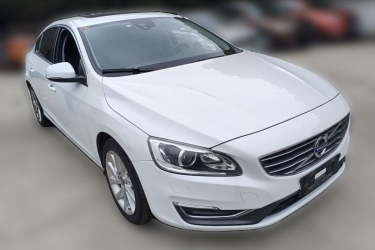 Used Volvo S60 2015 S60L 2.0T Zhiyuan Edition Front Right 45 Deg