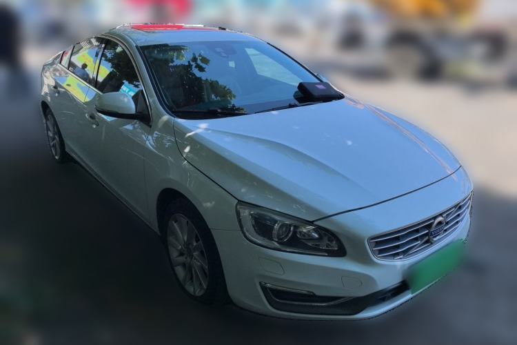 Used Volvo S60 2015 S60L 2.0T Zhiyuan Edition Front Right 45 Deg