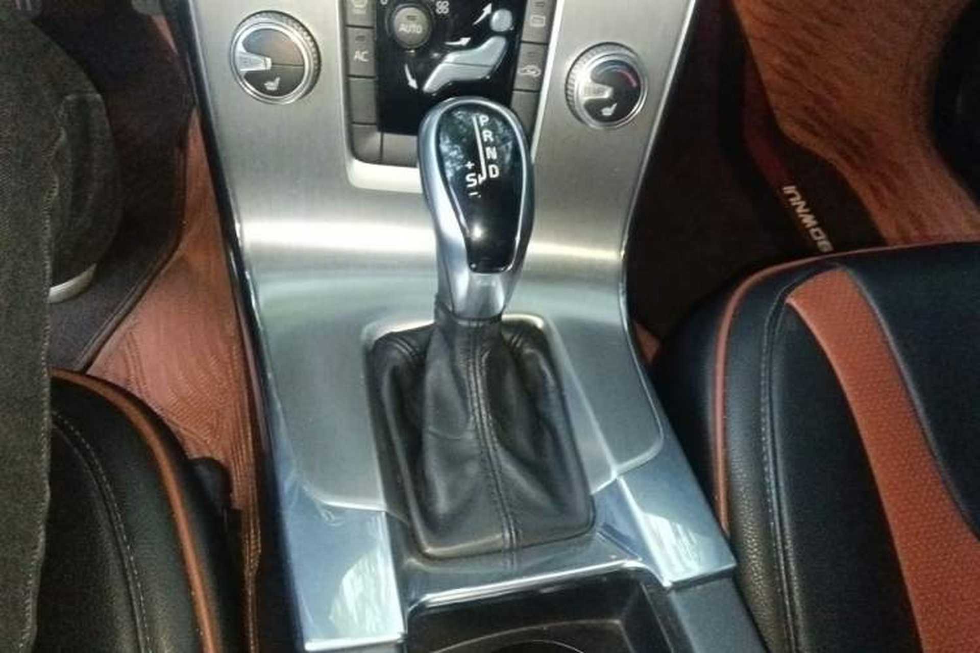 Used Volvo S60 2015 S60L 2.0T Zhiyuan Edition Gear Lever