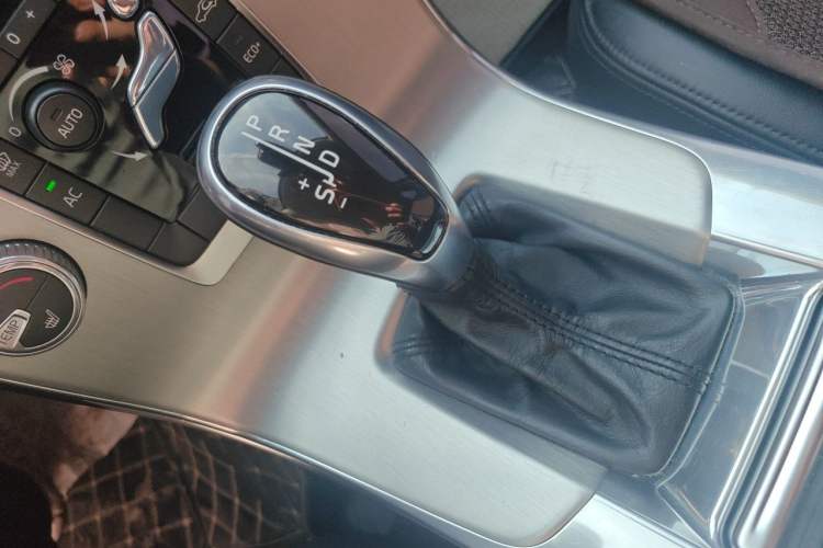 Used Volvo S60  Gear Lever