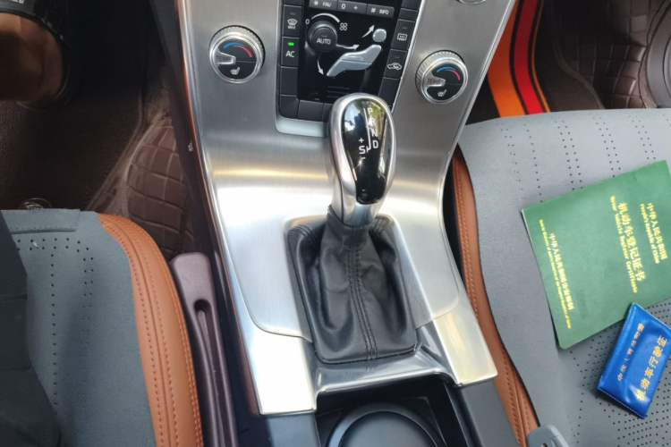 Used Volvo S60 2015 S60L 2.0T Zhiyuan Edition Gear Lever