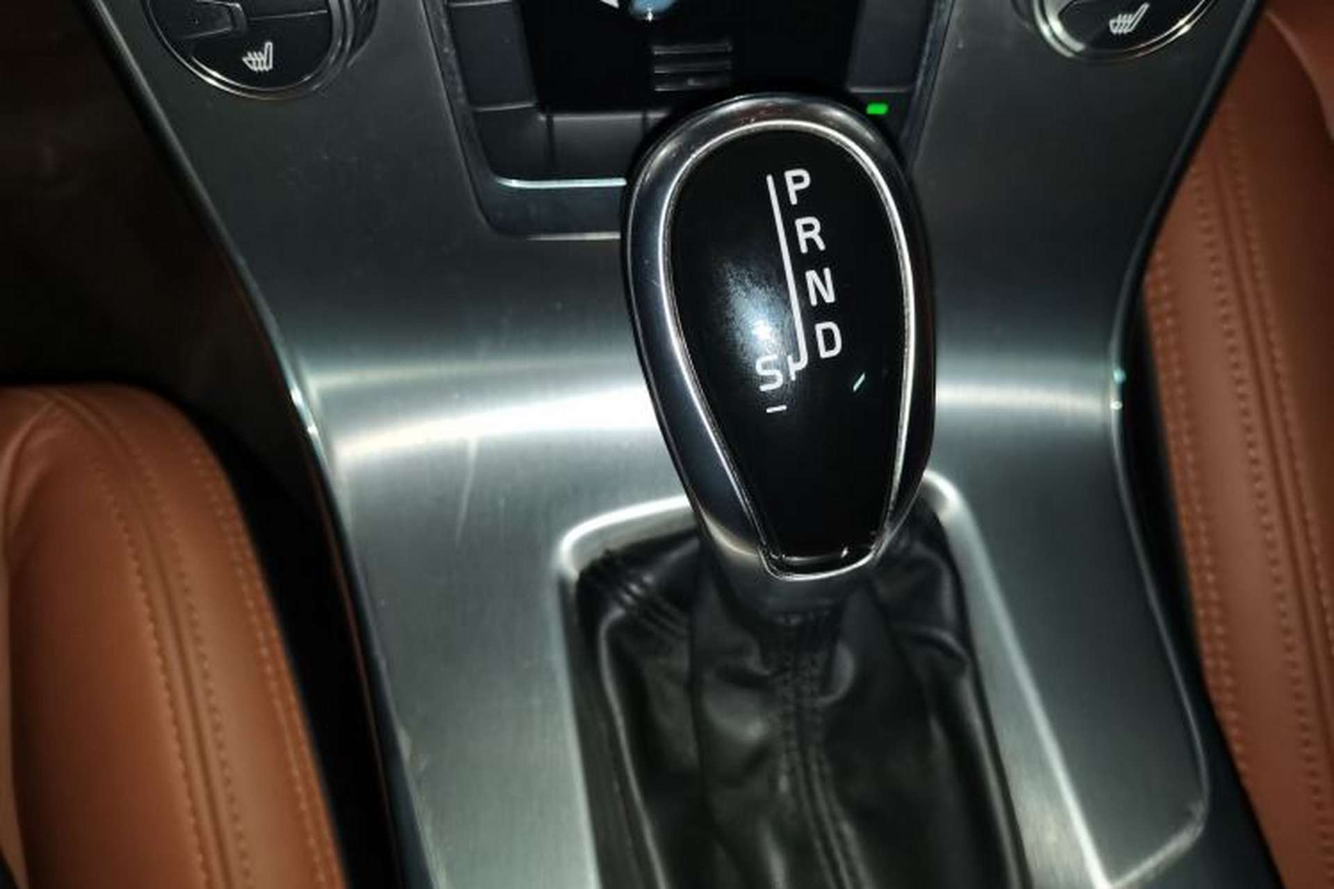 Used Volvo S60 2015 S60L 2.0T Zhiyuan Edition Gear Lever