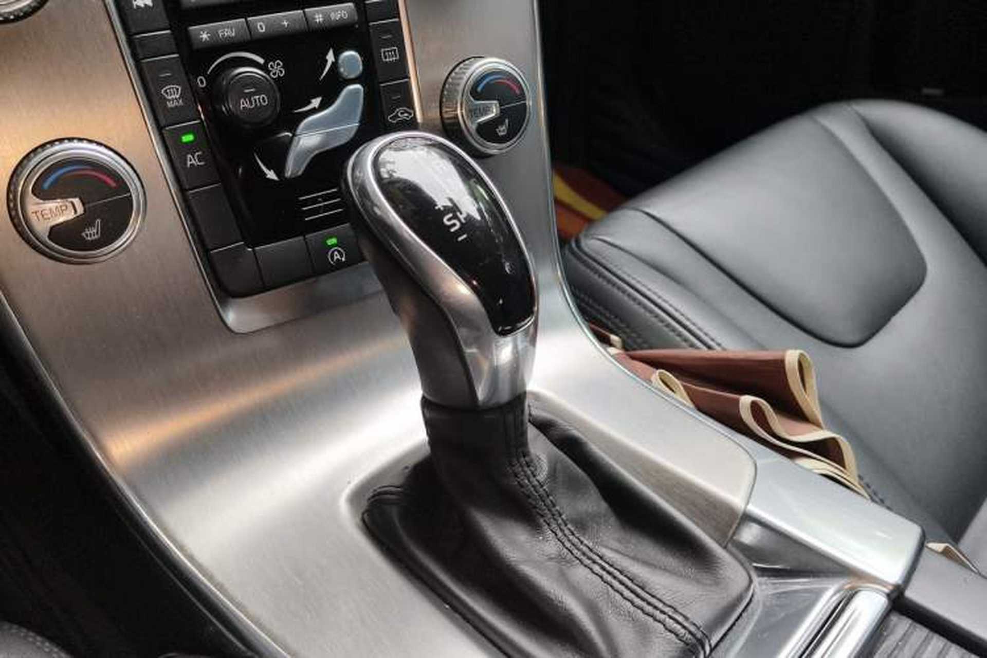 Used Volvo S60 2015 S60L 2.0T Zhiyuan Edition Gear Lever