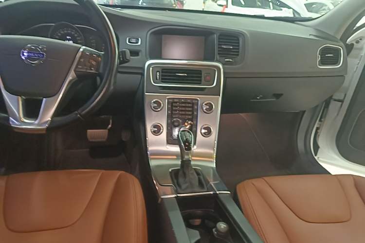Used Volvo S60 2015 S60L 2.0T Zhiyuan Edition Gear Lever