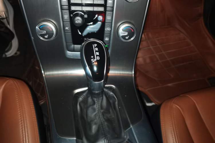 Used Volvo S60 2015 S60L T5 Intelligent Drive Edition Gear Lever