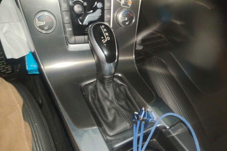 Used Volvo S60 2015 S60L T5 Intelligent Drive Edition Gear Lever