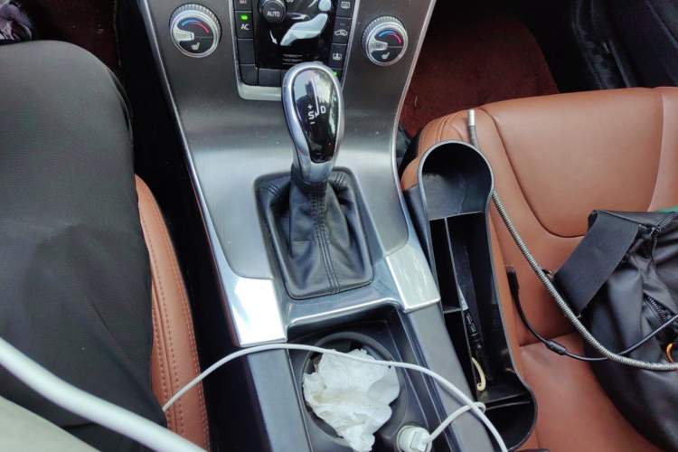 Used Volvo S60 2015 S60L T5 Intelligent Drive Edition Gear Lever