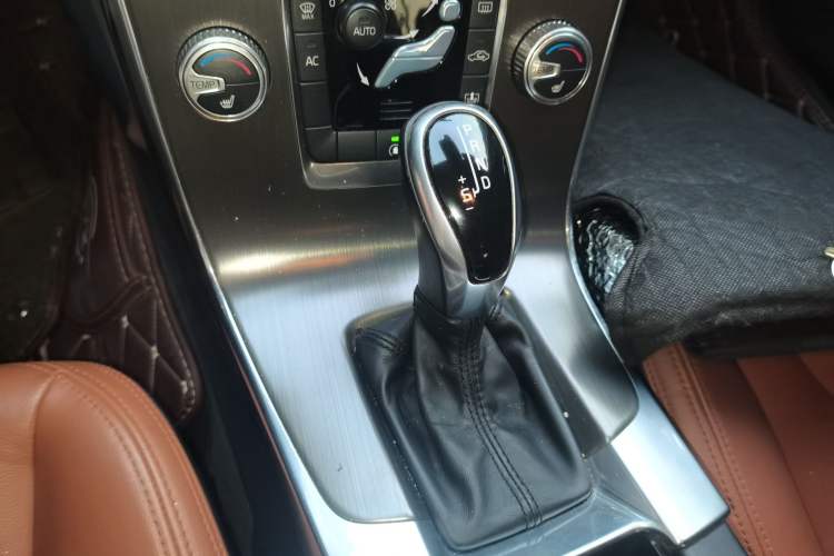 Used Volvo S60 2015 S60L T5 Intelligent Drive Edition Gear Lever