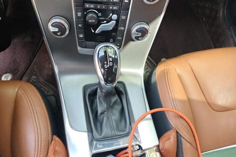 Used Volvo S60 2015 S60L T5 Intelligent Drive Edition Gear Lever