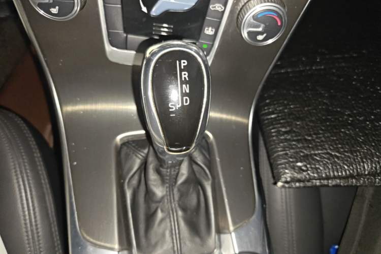 Used Volvo S60 2015 S60L T5 Intelligent Drive Edition Gear Lever