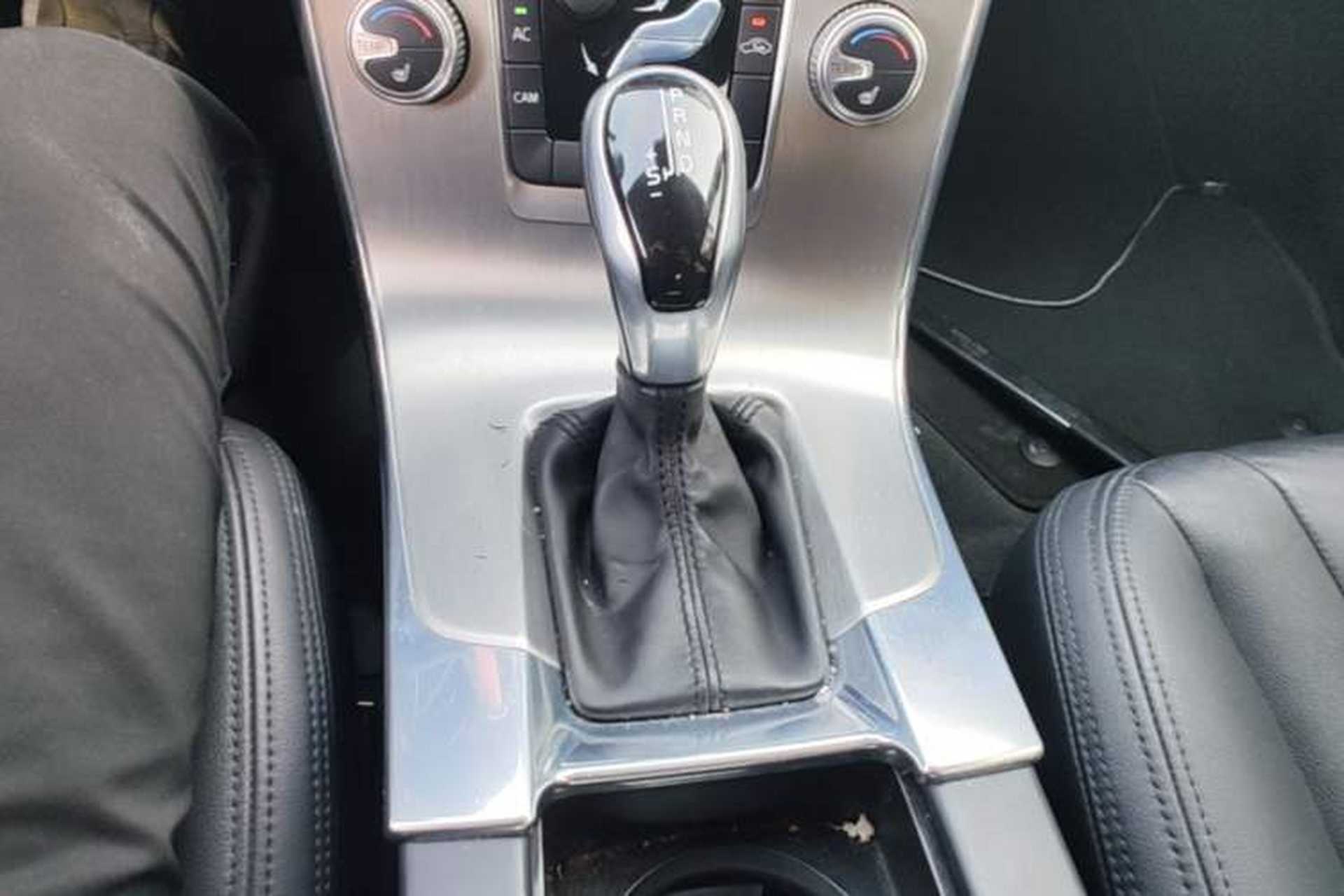 Used Volvo S60 2015 S60L 2.0T Zhiyuan Edition Gear Lever