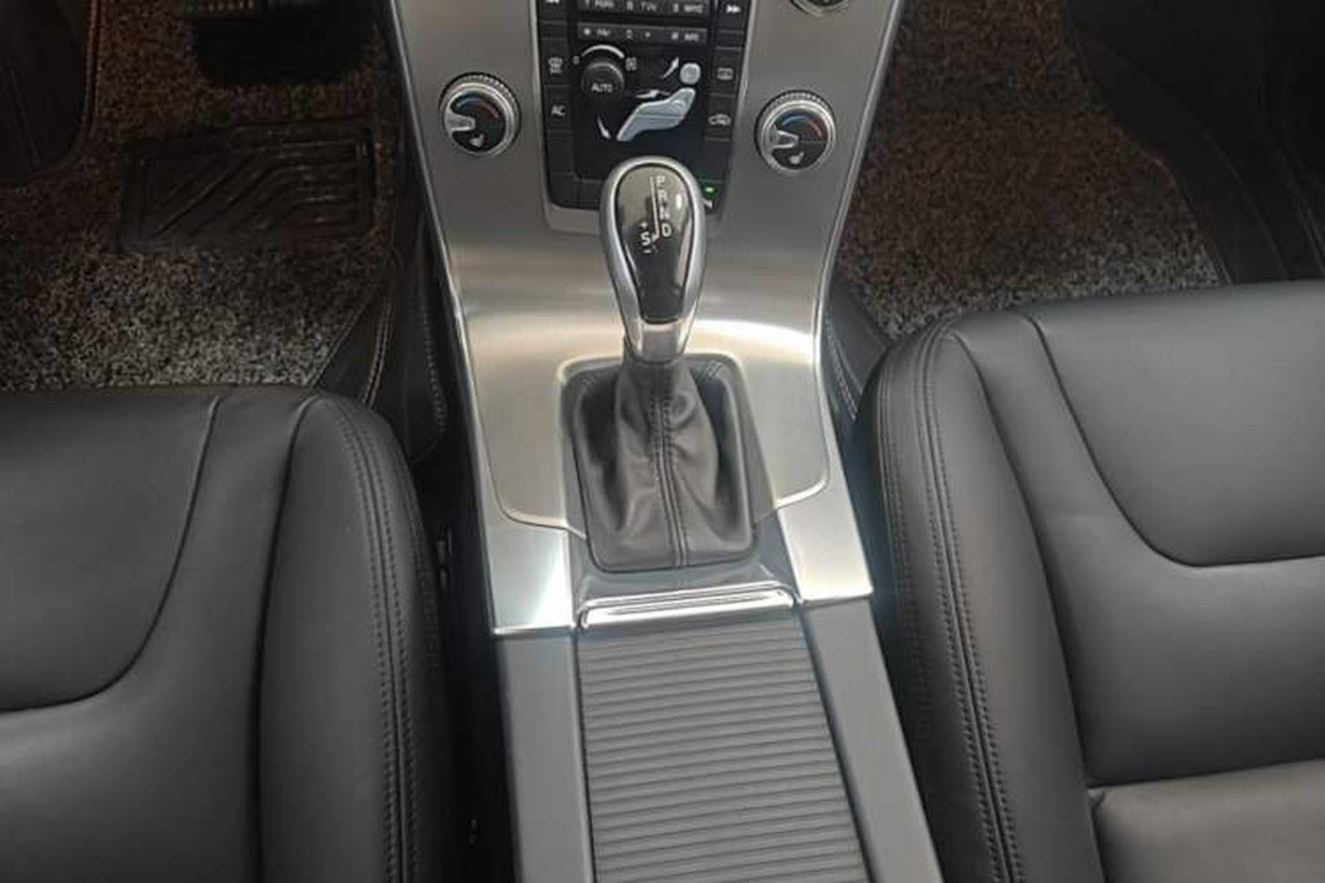 Used Volvo S60 2015 S60L 2.0T Zhiyuan Edition Gear Lever